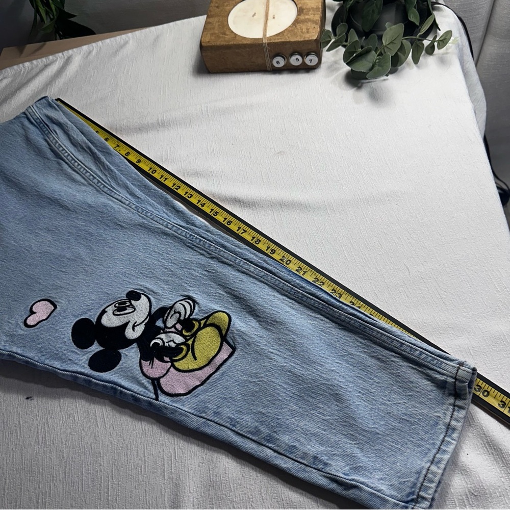 Her Universe Disney Light Blue Mom Jeans with Mickey & Minnie Heart Design Sz 22 - Picture 10 of 14